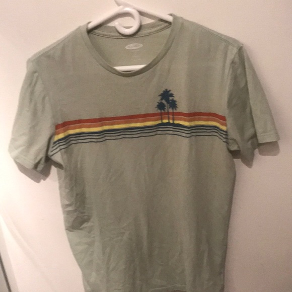 Old Navy Soft Washed 4 tone Beach Scene on light green tshirt - Picture 1 of 3
